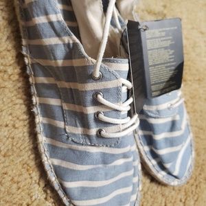 Lace up stripped shoe